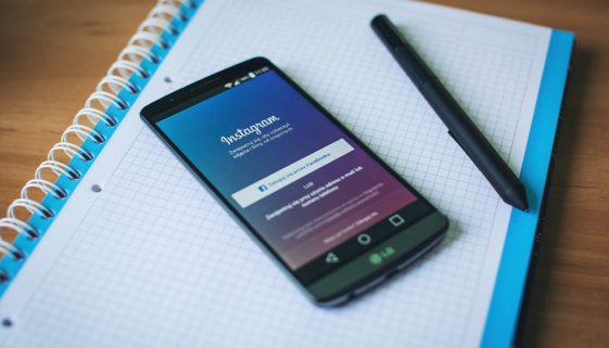 blu-instragram-phone-paper